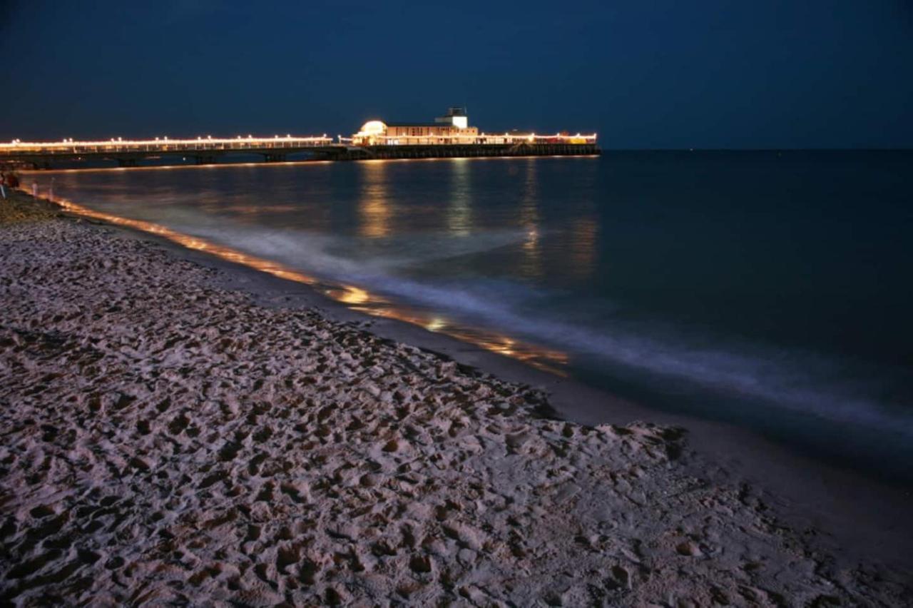Flat-C, 4 Adults, 20 Mins To Beach, Netflix, Wifi, Sleeps 4 Adults Bournemouth Exteriér fotografie