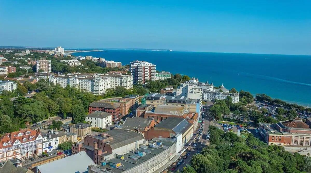 Flat-C, 4 Adults, 20 Mins To Beach, Netflix, Wifi, Sleeps 4 Adults Bournemouth Exteriér fotografie